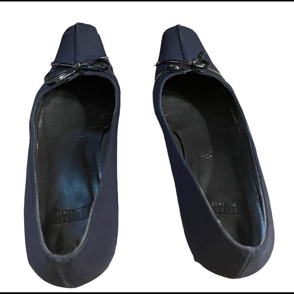Stuart
Weitzman Littlebow Navy Crepe Fabric Pumps 8B - Picture 4 of 5